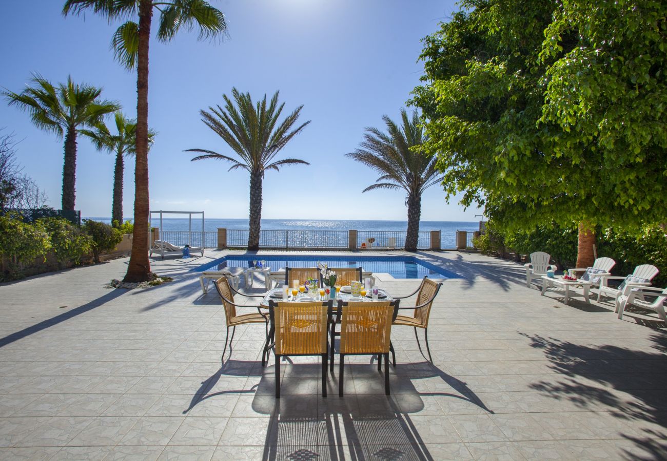 Villa in Larnaca - Meneou Sunset Beachfront Villa