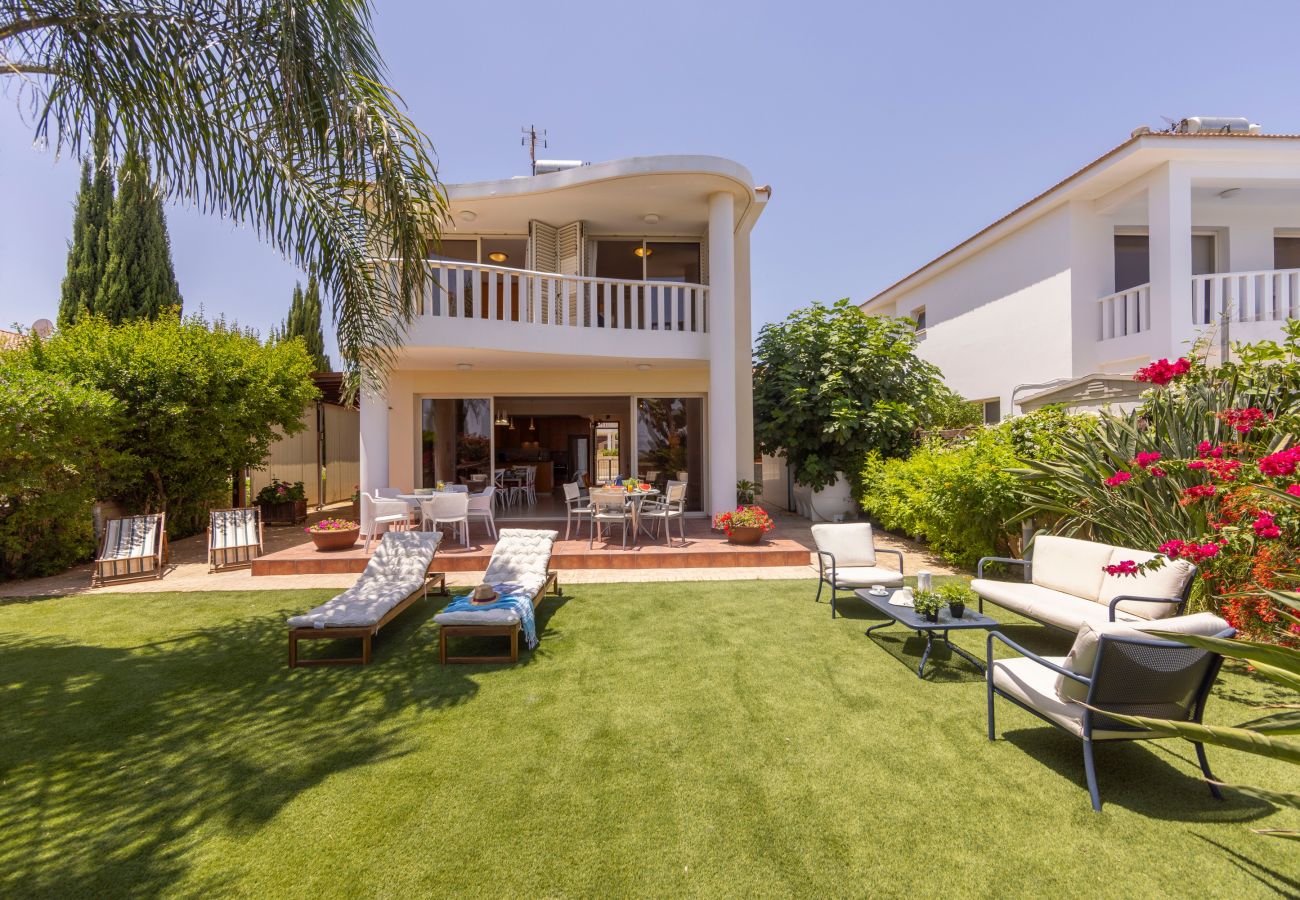 Villa in Meneou - Larnaca Chelidonia Seafront Villa